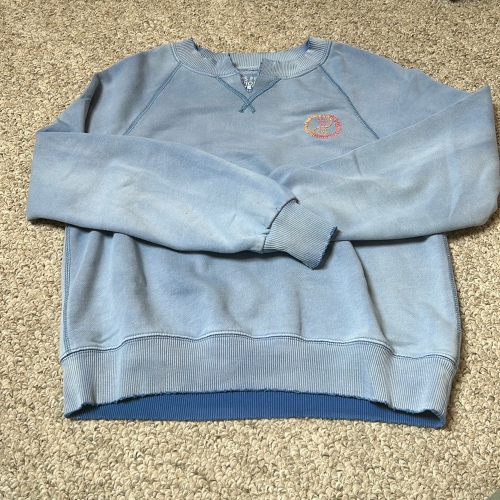 American Eagle beachy Crewneck